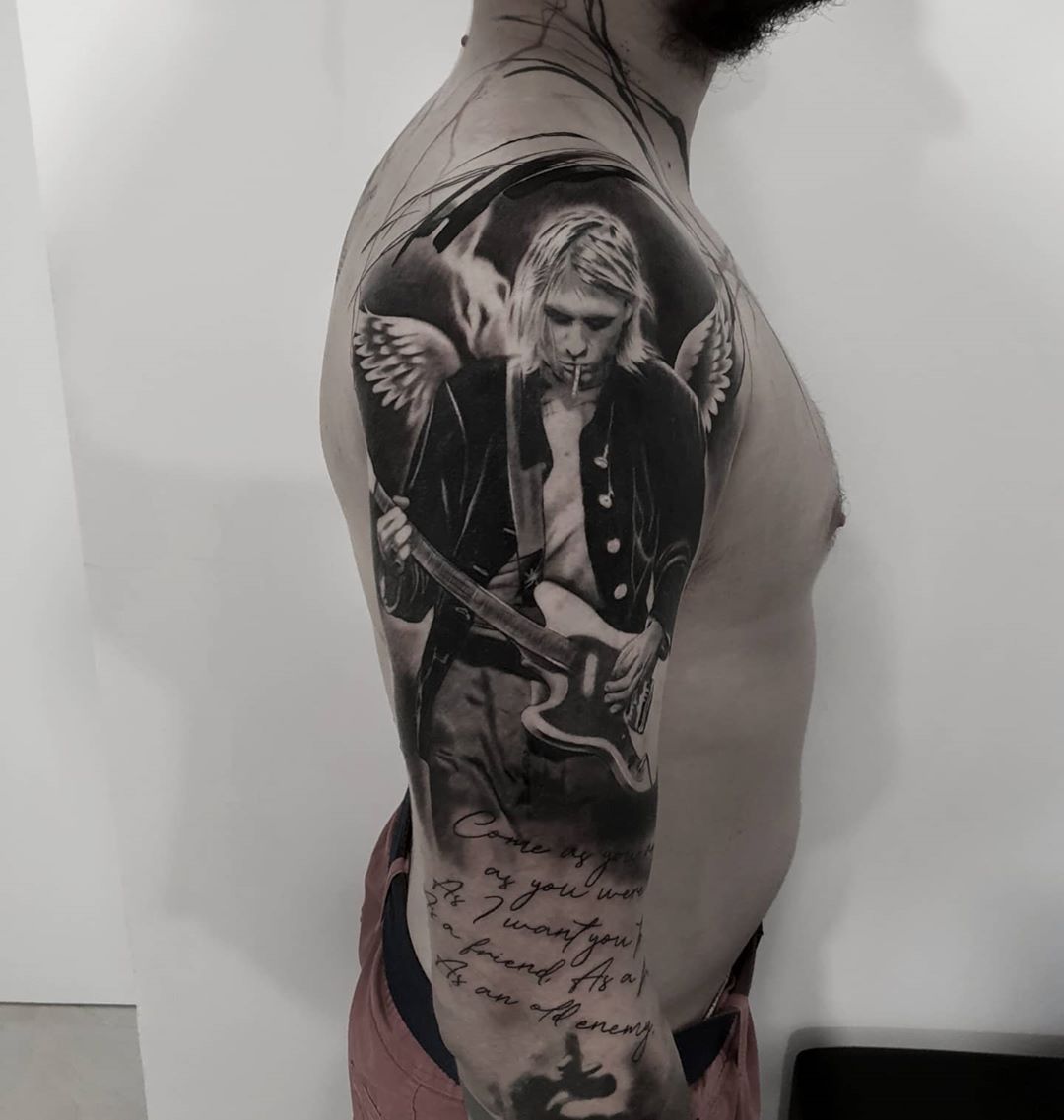 Kurt Cobain portrait tattoo by Lou Bragg  Rosto de mulher Rosto Mulher