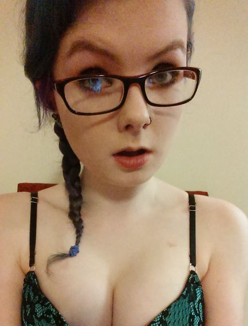 redlippedbitch:  Silly face  adult photos