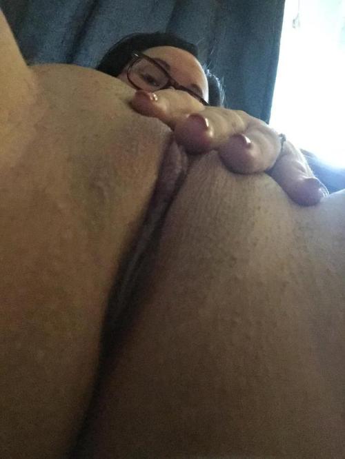 Get even more pussy selfies right here!