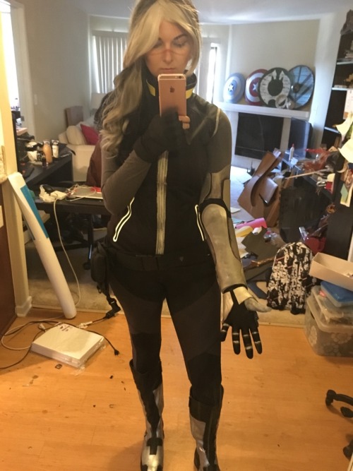 arkadycosplay:Eeeeey look what I finished! Casual genderbent Shiro is done. I look about 3 days. So 