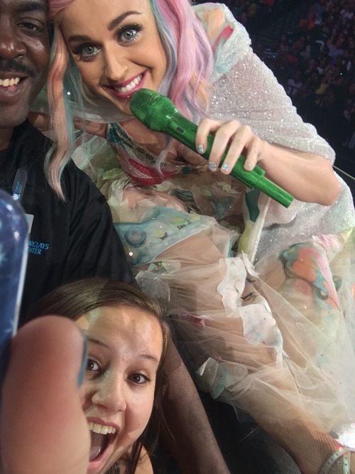 0hsweet-perfection: I CANT BELIEVE I HAVE A SELFIE WITH KATY