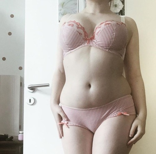 Lingerie Sale / All brand new / DM if interested :1/ Merci by Chantelle in Citrus / 30DD or 30F / 20