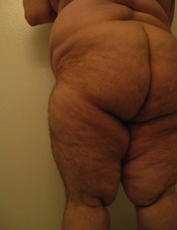 gordo4gordo4superchub:  mikebigbear:  Squash me between those thighs  Mmmmmmm yummy