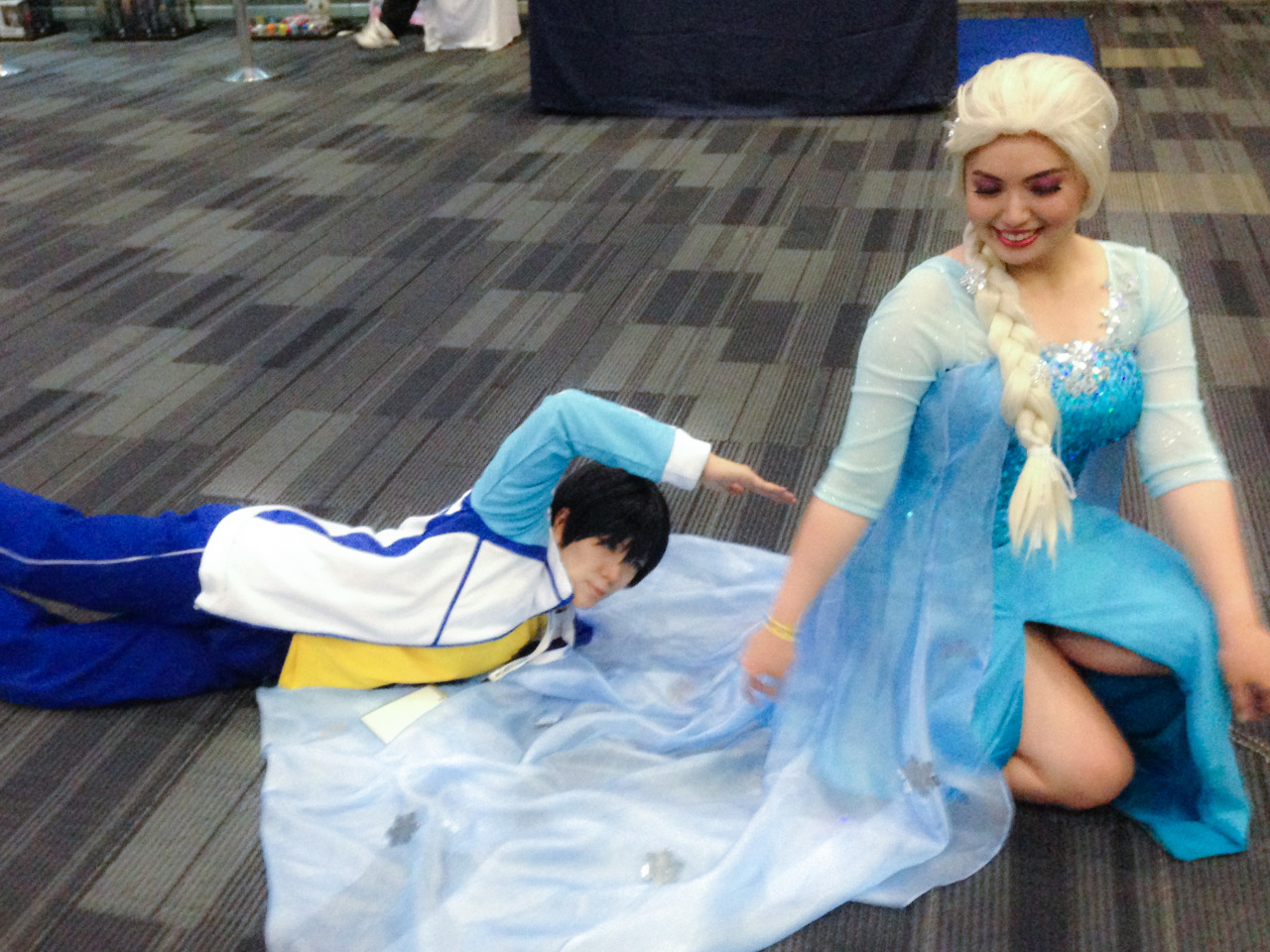 behindinfinity:  And they said we couldn’t shoot a relay at a convention Makoto