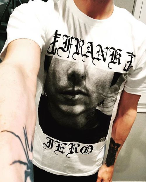 postmcrnews:mikeyway: Went to the mall today to get some new threads - @frankieromustdie