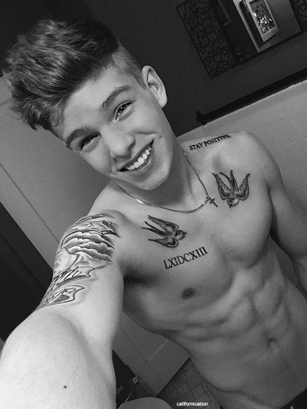 ♂ + ♂ = ♡