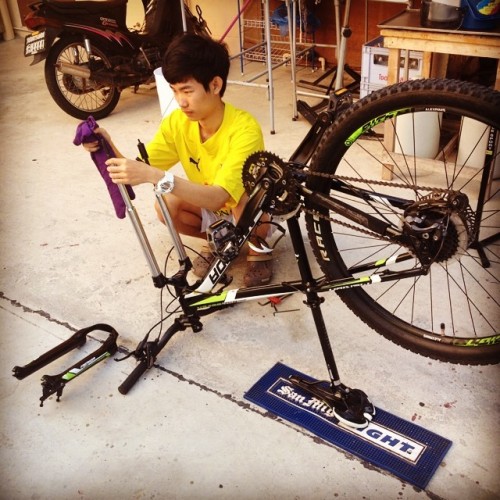 auntrapasso:  Broken!!! #bicycle #cycling #cyclist #mtb #meridabikes