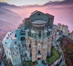 m1male2:Sacra di San Michele, Sant'Ambrogio di Torino, Piamonte, Italia. 