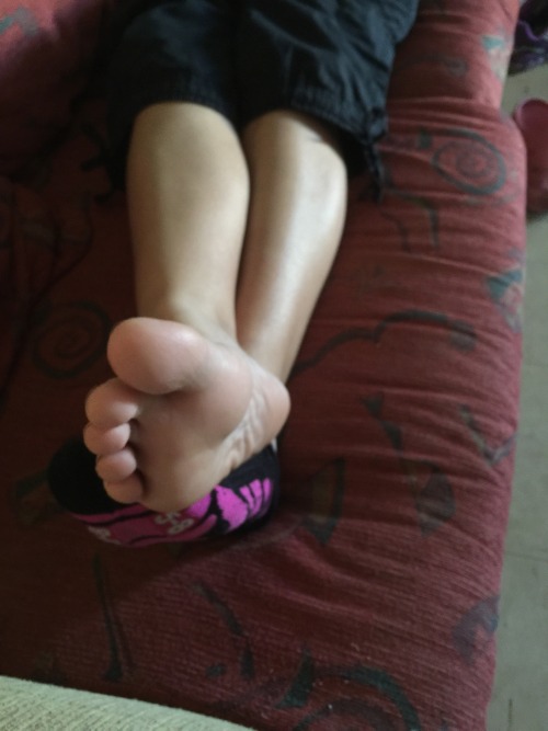 pussycummy:  My wife’s feet  If u want more like and share and more will be uploaded 🍻 we from Geraldton Western Australia  Love her toes