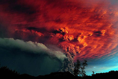 unicorn-meat-is-too-mainstream:  Photos of recent volcanic eruption in Chile 