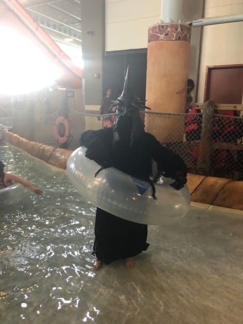 amnesiacowl: Witch King on vacation at ColossalCon! With thanks to @ahsokatweeto for pics and @cowbu