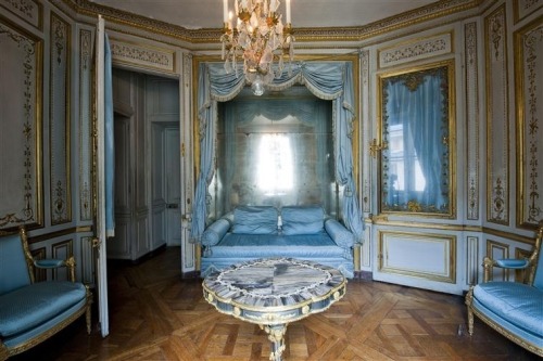 lesliaisonsdemarieantoinette:  LES LIAISONS DE MARIE ANTOINETTE | CABINET DE LA MÉRIDIENNE, cabinets intérieurs de la Reine, Mique Richard (1728-1794) | Photo © RMN-Grand Palais (Château de Versailles) / Droits réservés