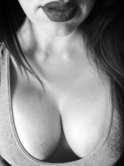 hotlipsandtits:  Husband just left for the