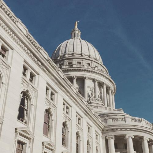 Blue skies smilin&rsquo; at me&hellip; #wisconsin #madison #architecture #bluesky #capitol #