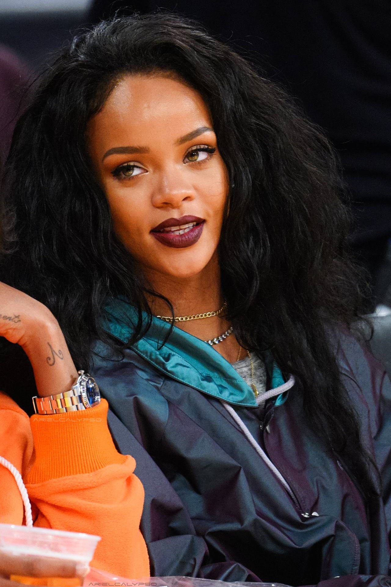 arielcalypso:  Rihanna at a basketball game between “The Cleveland Cavaliers”