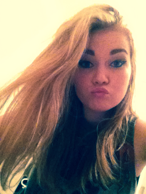 girlswholikegirls:  I’m drunk in this pic… Clodagh, 19, Irish http://no-way-me-too.tumblr.com