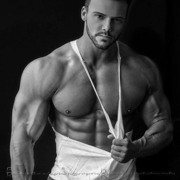 whitepapermuscle:  Mac Robinson