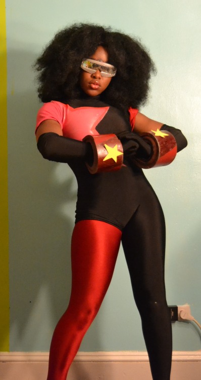 denali-winter:projectendo:djthisway:willowwish:So I never posted my finished Garnet cosplay. Sowwy~ 