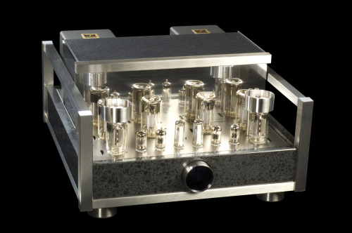 adrimarcos:  ICON - Stereo Tube Power AmplifierMaximum output power per each channel:- 100 W into 4 Ohms load- 100 W into 8 Ohms load 