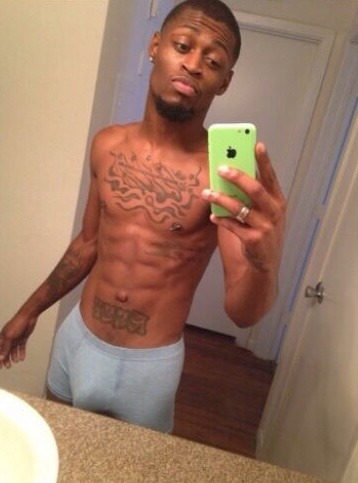 kingredzrose:  Shout out to my bruva reefstrick follow his blog!!!!