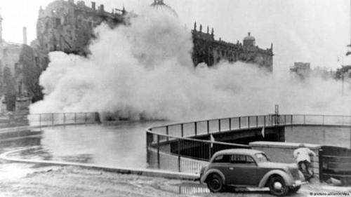 The Berliner Schloss was heavily damaged during WW2, but although it could have been repaired, the E