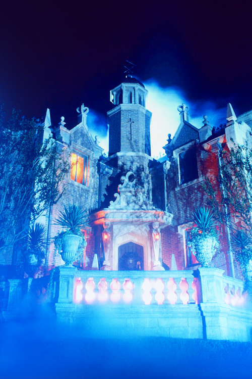 mickeyandcompany:  Haunted Mansion phone backgrounds. Feel free to use it. 