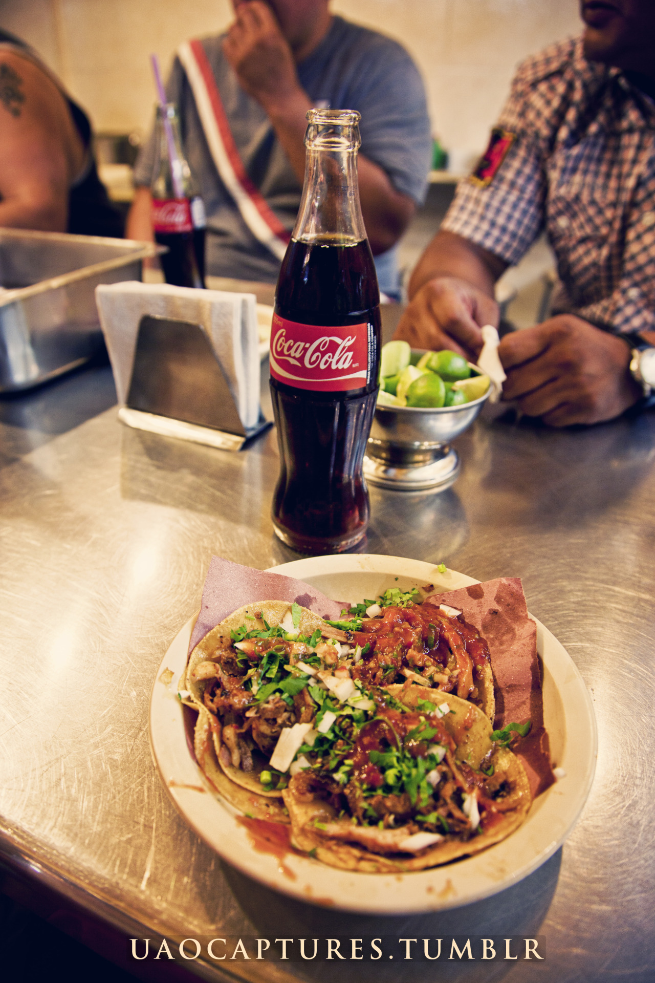 y-ahi-estare:  uaocaptures:  Tacos :)   …ahhh y una Coca de Botella , Por Favor