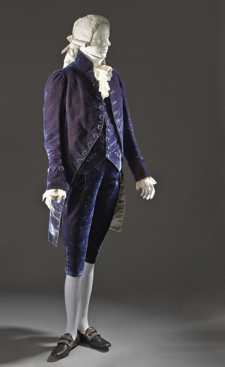 lookingbackatfashionhistory:• Man’s Suit (Coat, Vest, and Breeches)Place of origin: FranceDate: ca. 