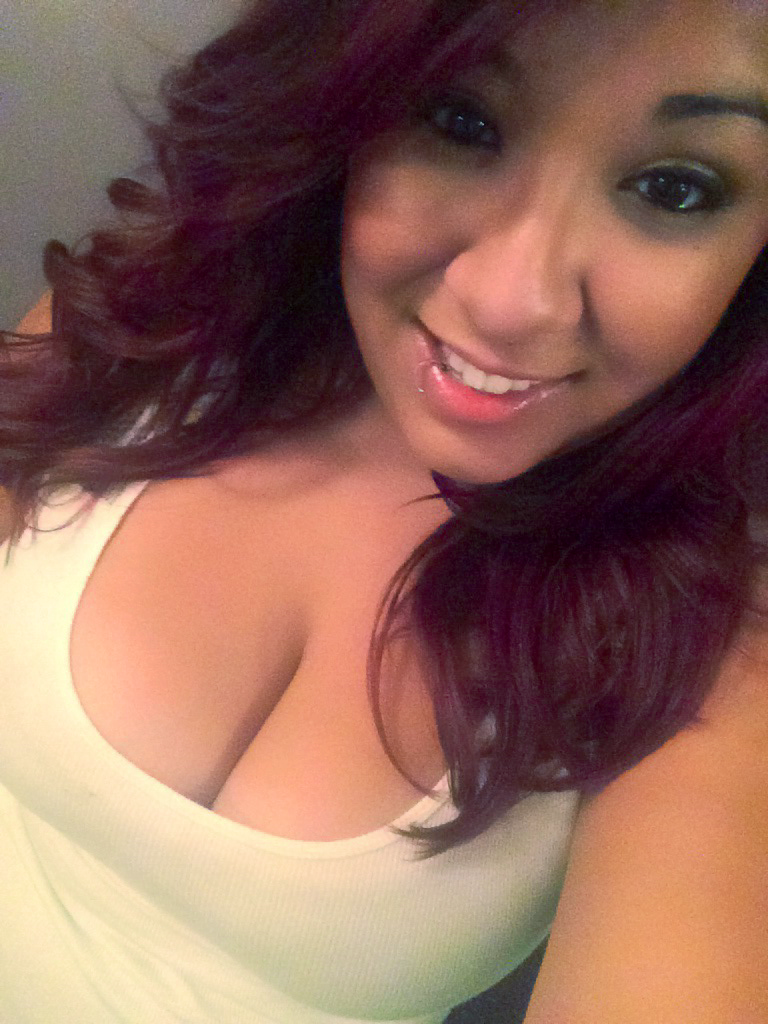 burninglikea-bridge:  In desperate need of a back massage. I’ll pay you in fresh