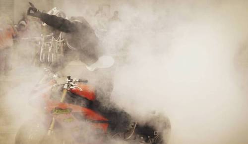 Burnout. Addiction to smoking. #burnout #stunt #motorcycle #bikes #biker #ride #superbike #bikelife