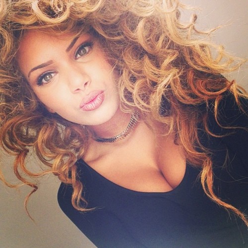 shesbombb:  http://flydopefresh.tumblr.com 