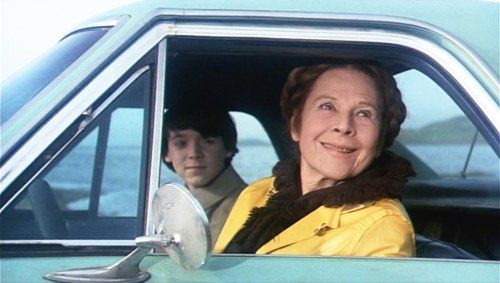 In the scene where Maude (Ruth Gordon) is stealing a car and evading a motorcycle cop we notice Har