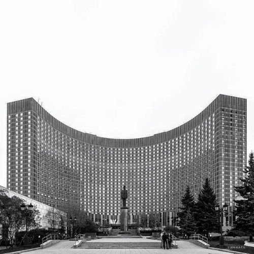 Hotel Cosmos Moscow, Russia, built in 1979 via socialistmodernism
Follow Souda on Tumblr