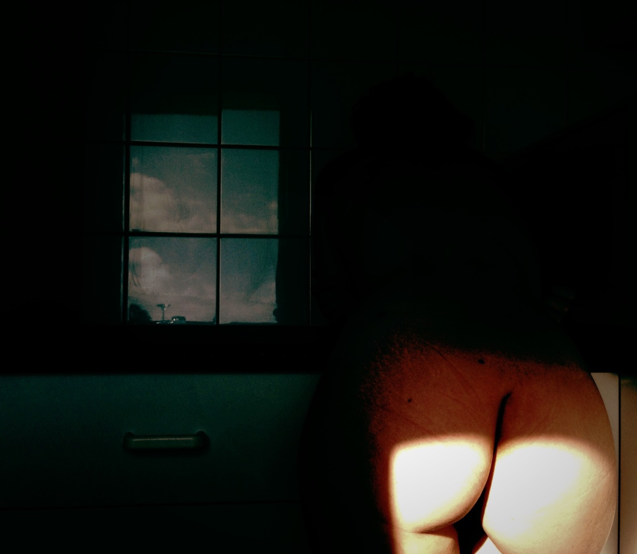 asleepylioness:   Dear Miss Lioness,  I loathe this picture of my butt… But I simple