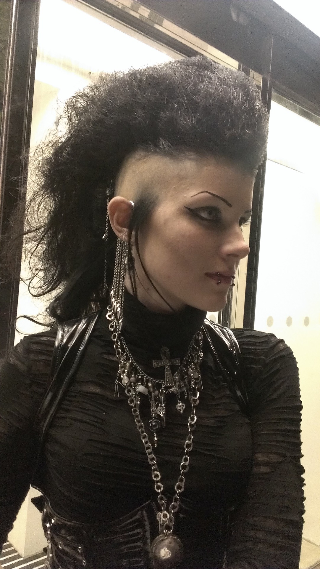 darkesttears:  From the other day. Not sure if I like the angle but oh well. My hawk