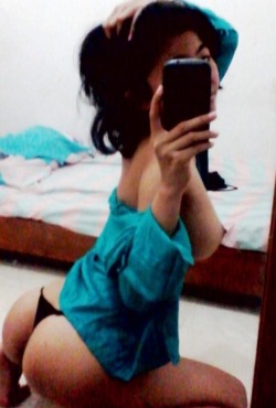 naughtymalaysia:  junoctarts:  Selfie me  Love her body!