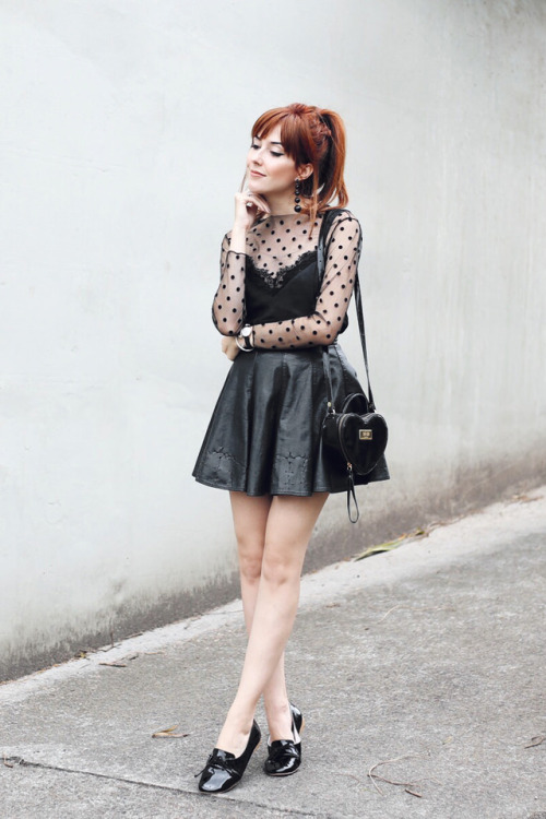 trend-savvy:all black