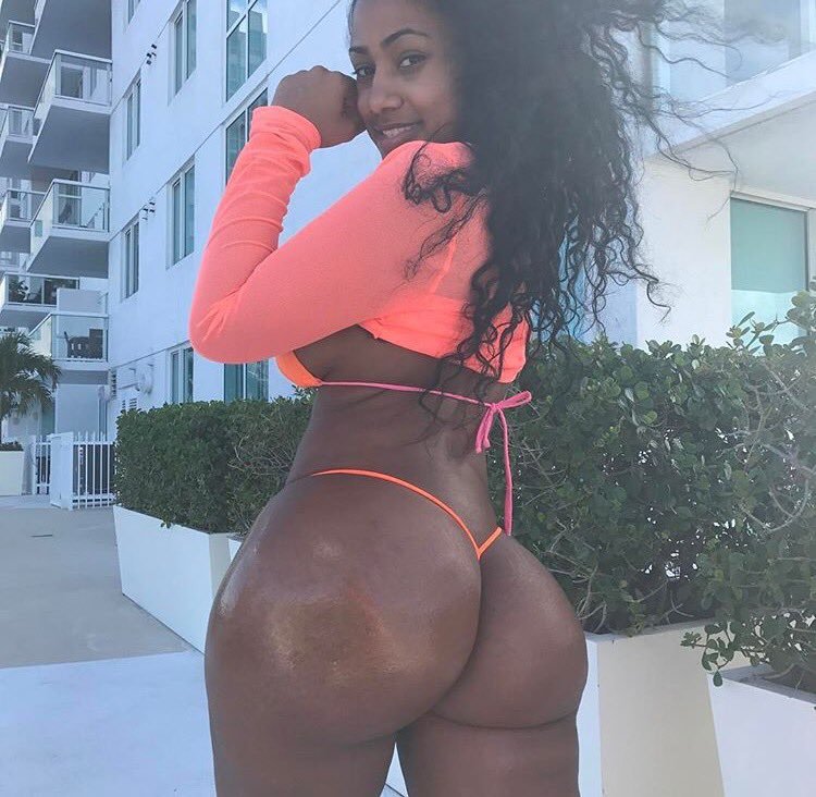 cobane843: freakthotsworld:  Apple Bottom ;)  Yea 