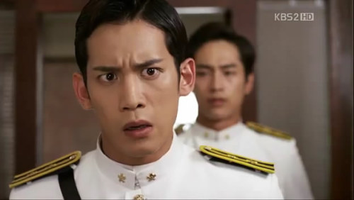 zaruba-needslove:  Since in Bridal Mask you don’t usually get much funny scene…. and then this happens.Other officers: Sir! Bridal Mask’s doing stuff!Shunji: Eh? But Bridal Mask is here!Gangto: <I’m so innocent~~~>*repeat 2 more times*[LIFE