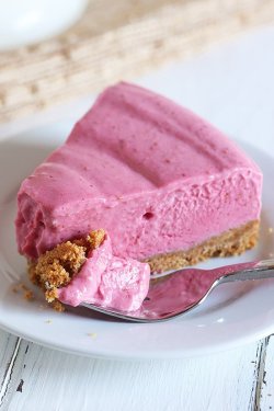 foodffs:  No Bake Frozen Raspberry PieReally