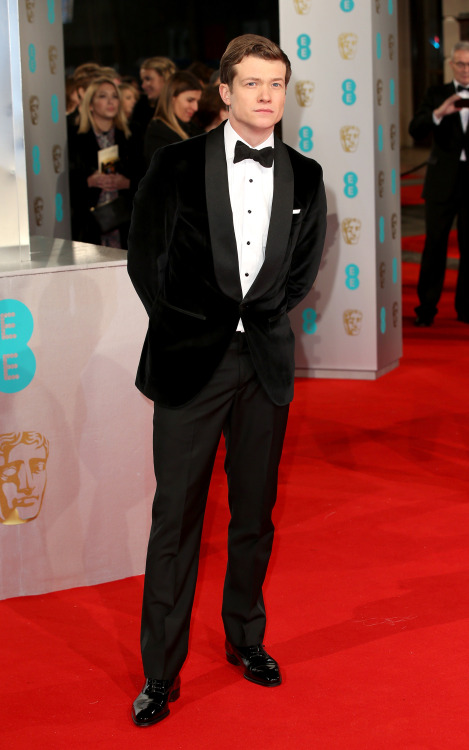 ed-speleers-addicts:zhugh37:  More from the BAFTAs.  OMG!! *fall down from my sit*