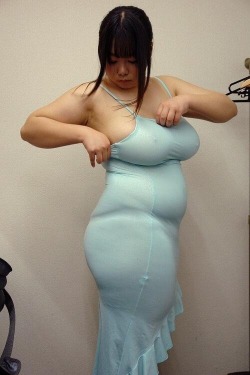 nakedasians:  Form fitting dress