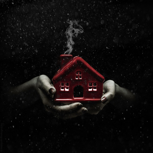 manadhphotography:  That cosy feeling // 08 12 14 on Flickr. 342 // 365facebook // blog   This person has a whole house PILLAGED in their hands