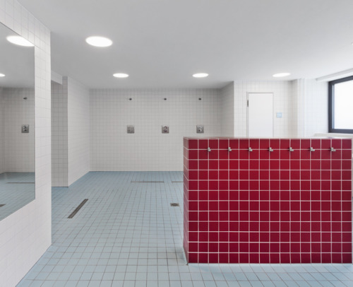 openshowers: School gym in Berlin, Germany