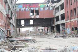 destroyed-and-abandoned:  Packard Plant -