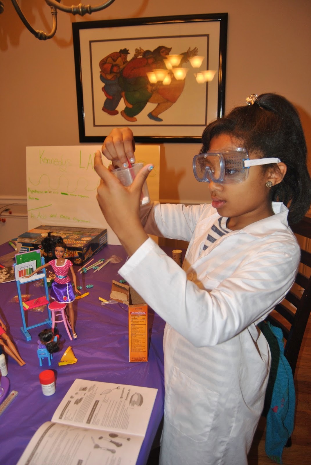 Kennedy and Barbie In The Lab | #BarbieProject
Kennedy decides to try out her chemistry lab set with a few of her Barbie friends! See how Kennedy was able to explore the world of science and learning with the help of her Barbie dolls:...