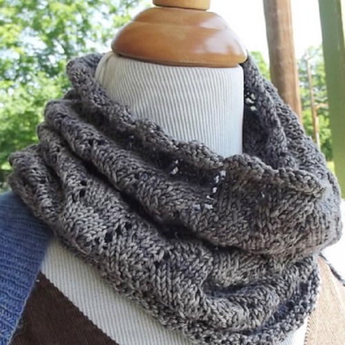 Springtime Trellis Cowl Knitting Kit come in 4 colors! Click link on photo#Knitting #slowfashion #