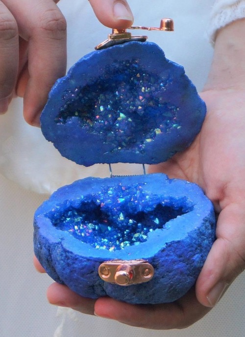 sosuperawesome:Geode Agate Ring BoxesThe