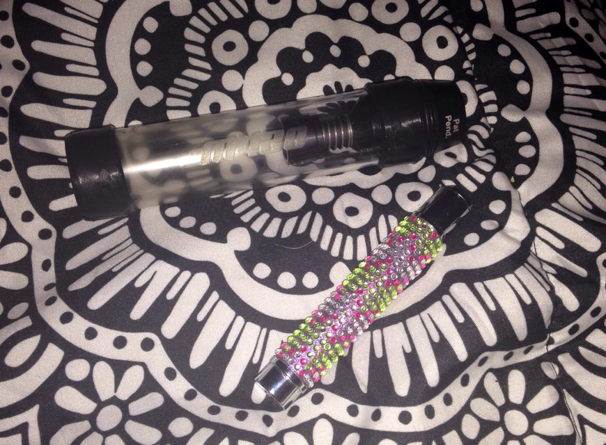 bitchwithabonggg:
“ Ended up picking up this little gem; an incredibowl! I’ve been lusting after this thing since I hit one at a music festival this summer!
”