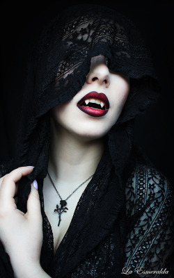 model-la-esmeralda:  “Vampire Bride”Self-portraitNecklace: Alchemy GothicFangs: Father Sebastiaan 